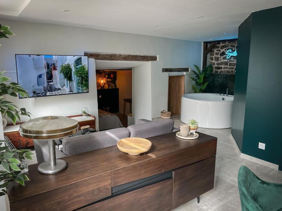 SUITE AMANTIS évadez vous dans l'univers MYKONOS Saint-Chamond Extérieur photo