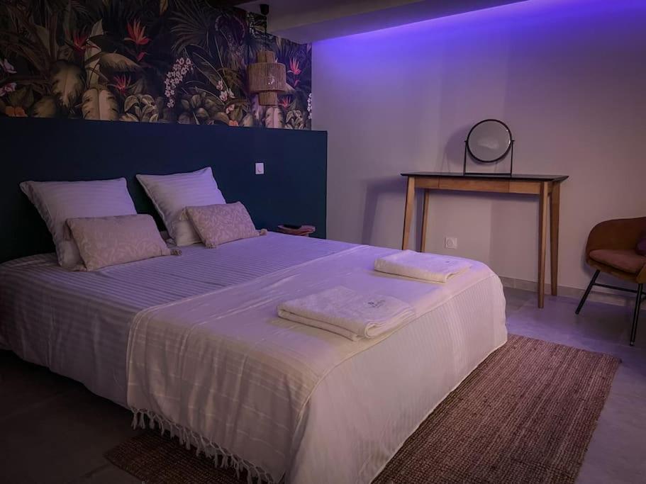 SUITE AMANTIS évadez vous dans l'univers MYKONOS Saint-Chamond Extérieur photo